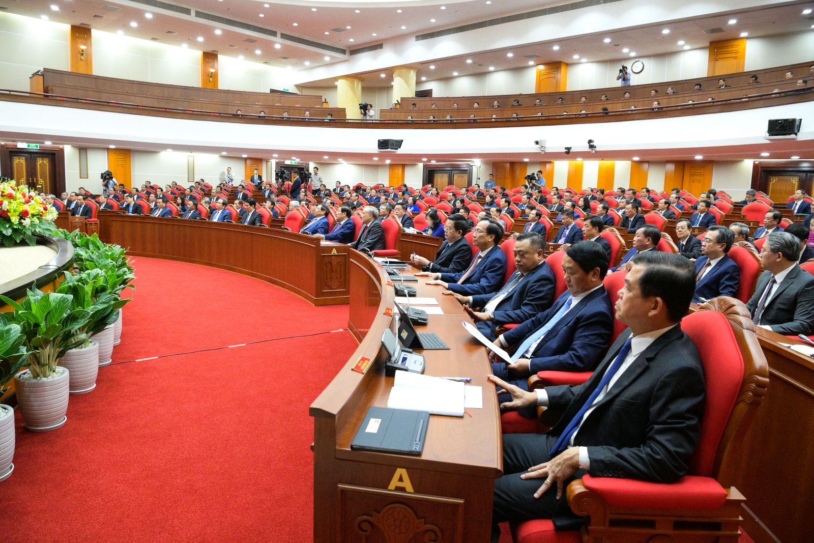 Description: https://dangcongsan.vn/upload/2006988/fck/hoanth/daibieu.jpg