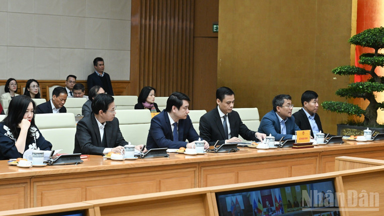 Description: ndo_br_a3-9534-4560.jpg